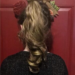 Brown with blond highlights hair extension 22in claw clip on